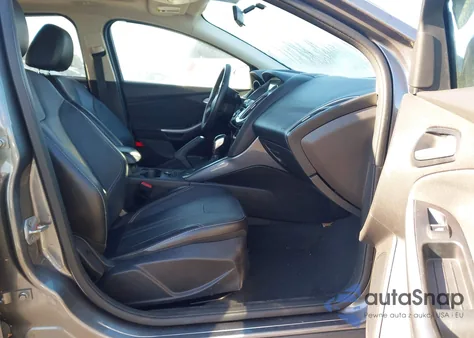 2014 Ford Focus Titanium z USA, uszkodzony, nr VIN 1FADP3N26EL190505